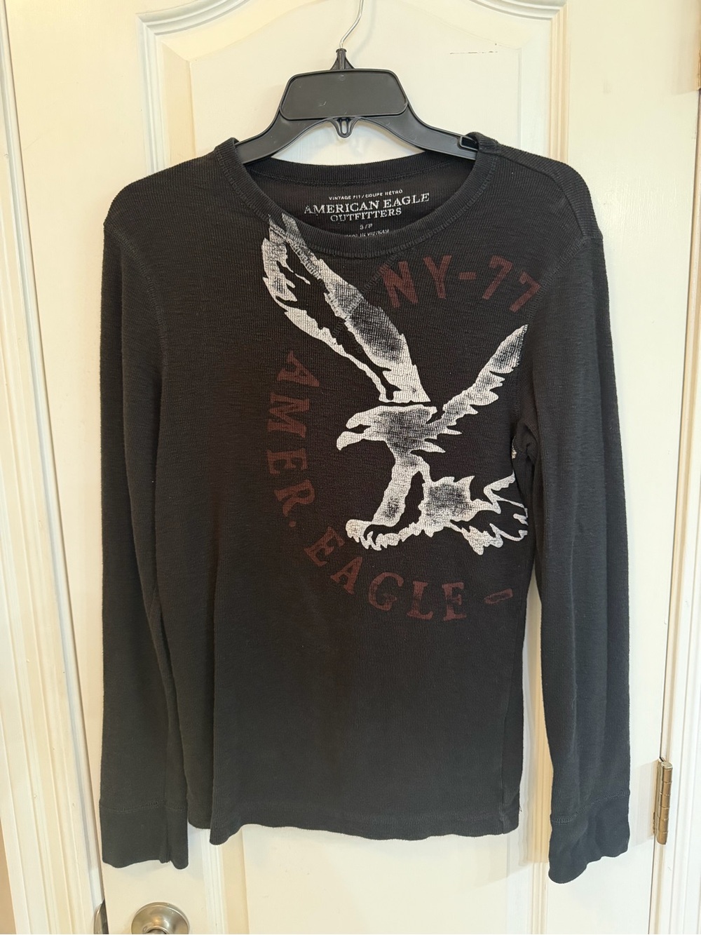 American Eagle Outfitters Men’s Black Graphic Long-Sleeve Sweater